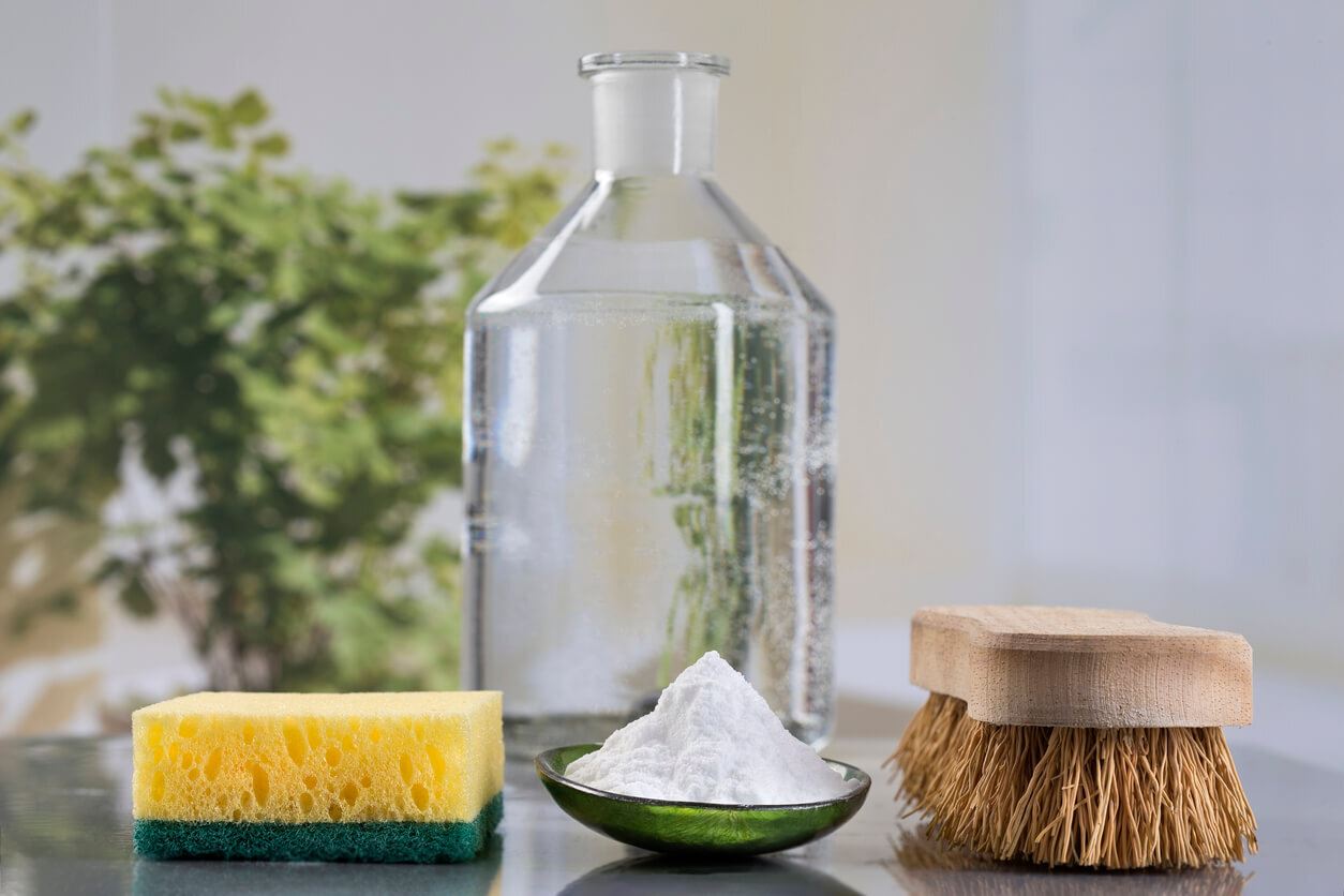 vinegar cleaning solution